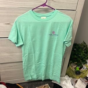 women’s tee shirt size small never worn